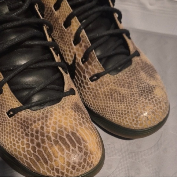 2014 Kobe Bryant EXT 9 snakeskin sneakers